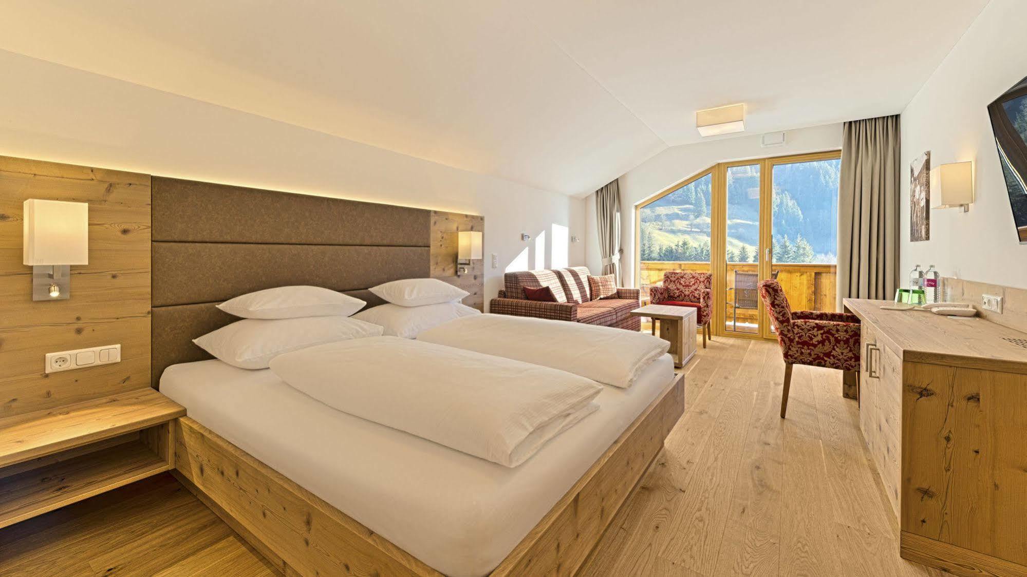 גרוסארל Hotel Kristall מראה חיצוני תמונה